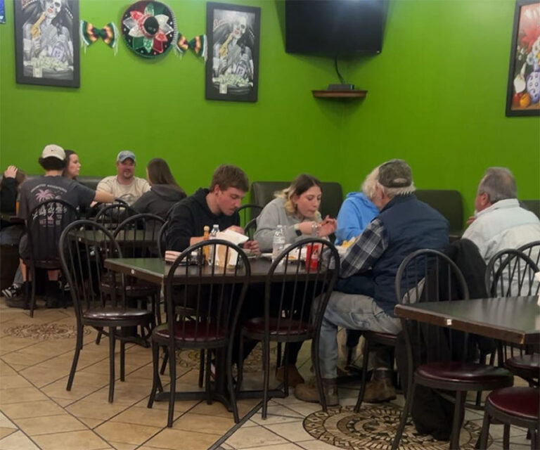 busy-mexican-restaurant